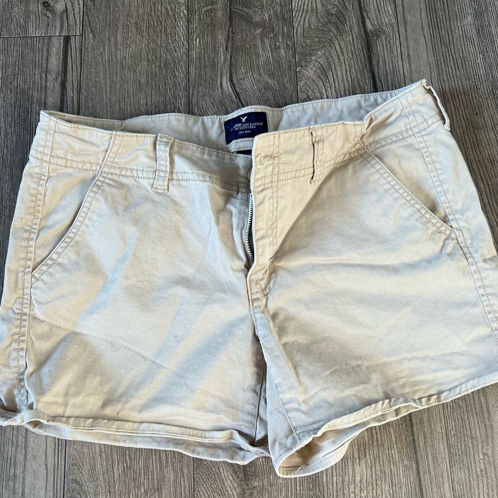 American Eagle Size 8 Khaki Shorts